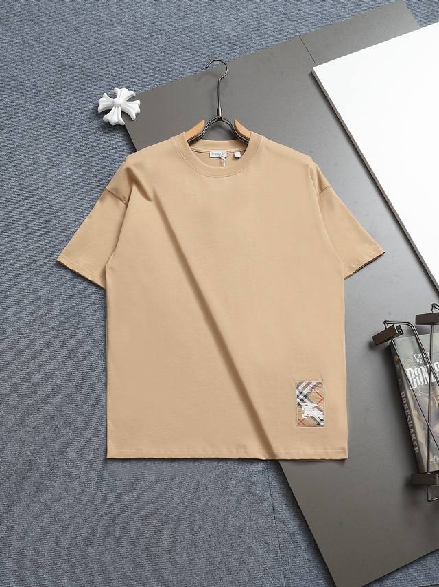 burberry 巴宝莉 Logo经典0战马徽章 精致升级 灵感源自八十年代复古 原版面料 官方同款 短袖T恤 定制260克同缸染面料 手感非常舒服 春夏最新砖