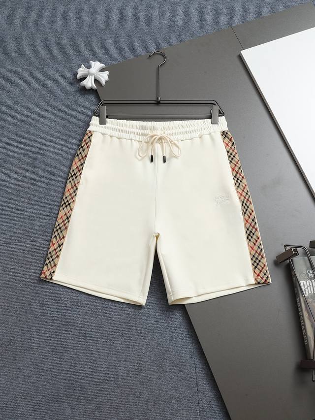 burberry 巴宝莉25Ss专柜同款毛圈短裤情侣款 采用棉质毛圈面料精心制作 饰以同色调提花图案 突显 巴宝莉经典的 格子印花 厚板立体 衣服偏厚使整体高透