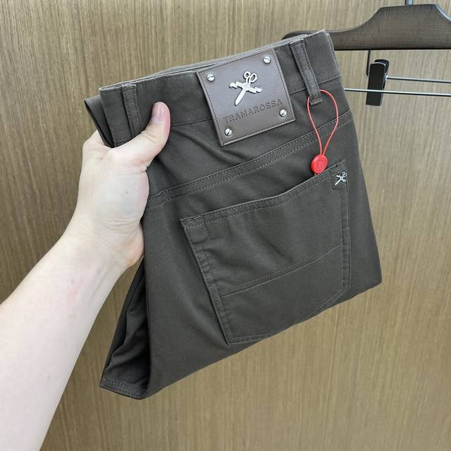 新品 Tra 2540春夏新品休闲裤西裤 官网同步发售 裤身工艺设计 进口客供辅料 面料定制 代工厂p出品免检 每个细节做到极致 原版五金配件 潮范十足 上身有
