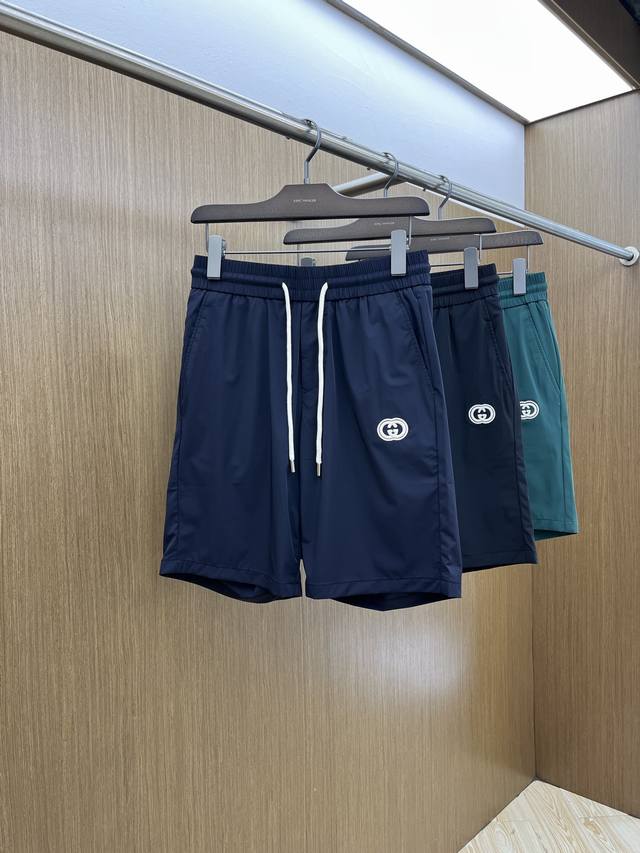 新品 Guc Ss春夏独家专供新款 休闲速干短裤 高端版本 定制面料 透气舒适度高 细节无可挑剔 品牌元素设计理念 体现高品质 手感细腻柔软 Fmz呈现休闲裁剪