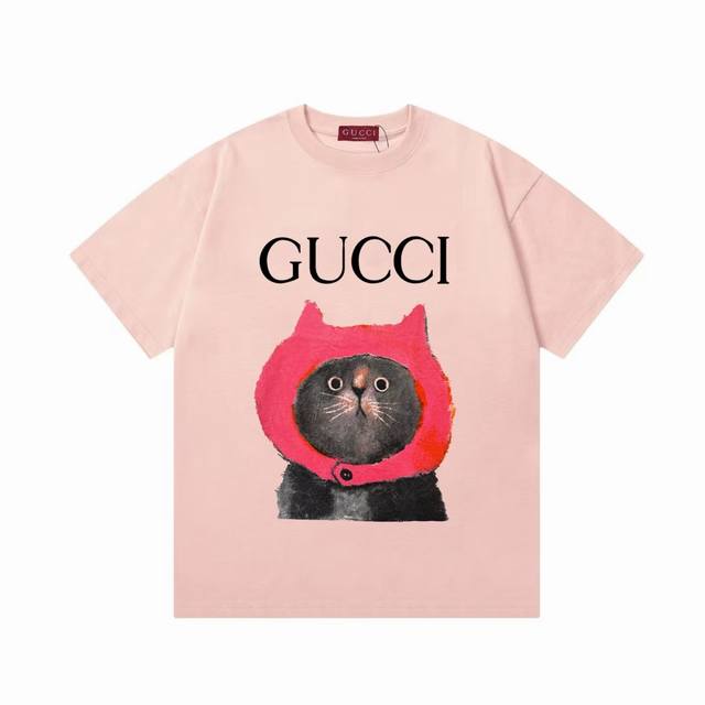Gucci 古驰 2025新款 数码直喷可爱猫咪Logo 男女同款 短袖T恤 定制300克100 双纱纯棉面料 康丽数码直喷工艺 定染32支双股螺纹 领标吊牌主