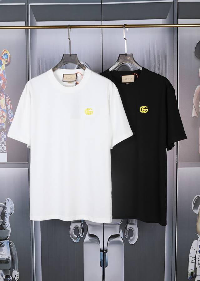 Gu 古驰 Logo绣花新款短袖 高品质重磅双纱280G32支滑爽纯棉洗水手感 前片Lg采用金色3D立体绣花 后领部位最新商标标识.还原特殊工艺带来的潮流 定制