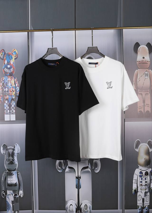 Lv驴家新款花卉刺绣标志短袖 高品质重磅双纱280G32支滑爽纯棉洗水手感 前后片采用进口田岛绣花 还原特殊工艺带来的潮流 面料舒适柔软 定制定染 三标齐全 非