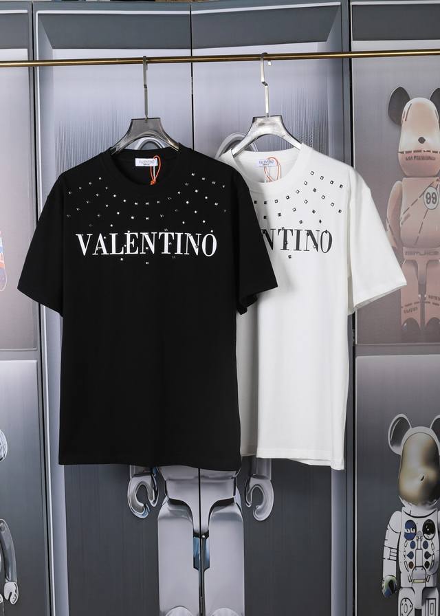 华伦天奴Valentino 新款印花烫钻短袖 高品质重磅双纱280G32支滑爽纯棉洗水手感 前片高端印花 采用进口压钻 罗纹专门定制.面料舒适柔软 还原特殊工艺