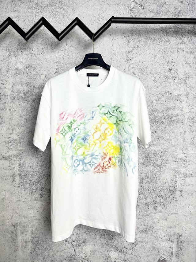 louis Vuitton*路易威登 lv蜡笔涂鸦短袖T恤 定制280克32支全棉双纱紧密爽滑面料 布面干净 布纹清晰 手感非常细腻扎实 更加力挺 舒适透气不易