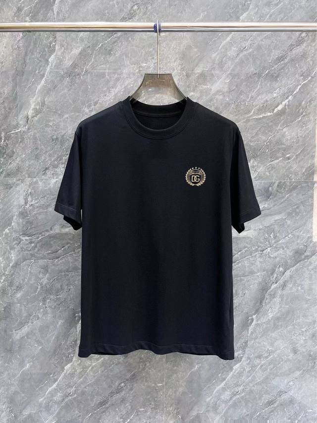 2630Ss新款短袖T恤 定制进口原版丝光面料 经典Logo设计 简单大方得体 时尚不失个性 上身休闲随性 内搭单穿皆可 彰显大牌气质 尺码 M 3Xl