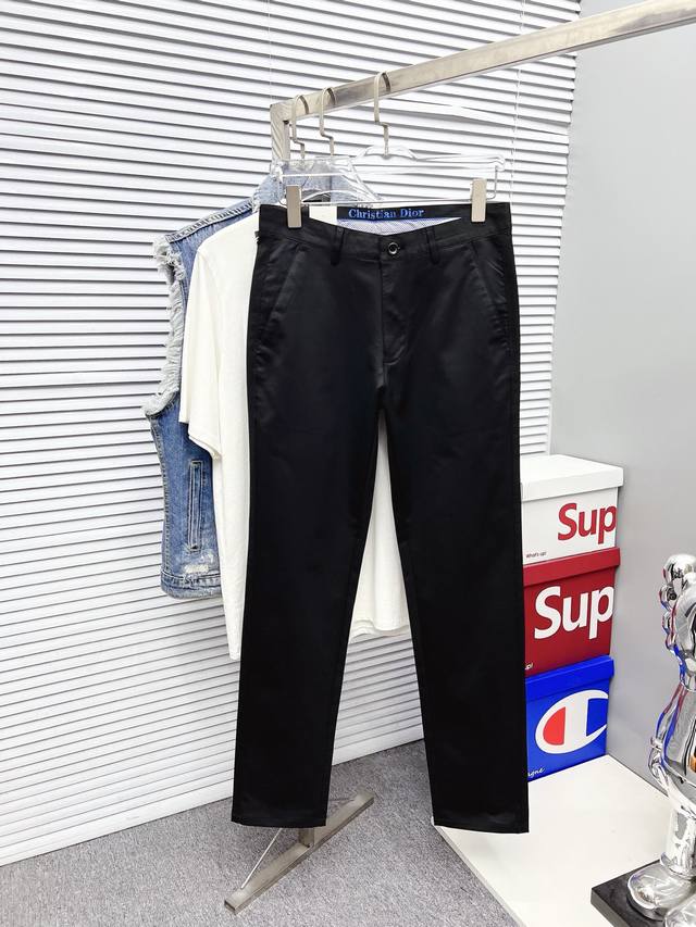 迪奥 新款来袭 2025春夏新款新品 专柜有售 实体店极品休闲裤专柜原版1:1好货 适合各个年龄段 市场最高版本的欧洲进口面料 舒适柔软亲肤 上身效果超级棒时尚