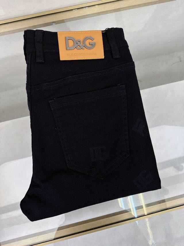 Dg 2025春夏新款现货上市 原单爆款牛仔裤超级定制款 原版五金 超级重工工艺 版型超赞细节做工无可挑剔 款式不挑人 特别高档 好货不等人 看中赶紧下手 尺码