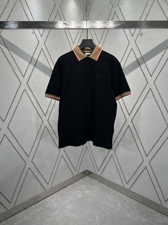 巴宝莉 25Ss新款polo 衫 选用轻盈棉质珠地网眼布打造 衣领处搭配品牌针织徽标 呈现修身版型 衣领和袖口融入镶边设计 点缀同色系马术骑士徽标 Ekd 码数