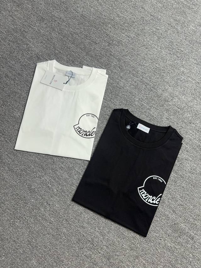 Moncler 25夏季新品撞色印花标识短袖T恤 正面胸前撞色印花设计 简约又吸睛 低调又高级 辨识度直接拉满 版型是经典的常规款 尺码标准 定制高支高密80支