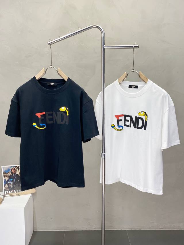 Fendi芬迪独家专供新款原单男士休闲短袖 高端定制 高版本 时尚百搭爆款进口面料 手感超柔软细腻 穿着亲肤舒适 高端精品 代工厂p精细做工 上身非常赞 男士必