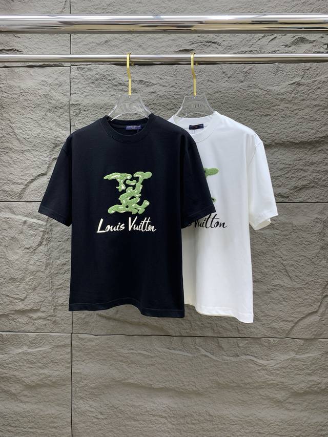 Sslv纯棉最新面料经典标识图案Logo时尚简约潮流短袖 最顶级的品质专柜原单短袖 顶级制作工艺进口面料 专柜款独特设计 采用进口高端订制面料 官网在售 面料版