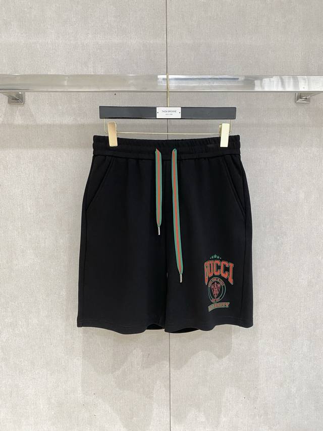 古驰 春夏新款休闲短裤 官网同步发售 定制品牌经典Logo 定制面料 舒适度极好 手触感强烈 辨识度极高 完美品相工艺 尺码 M-3Xl