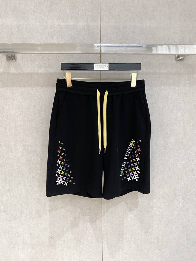Lv 春夏新款休闲短裤 官网同步发售 定制品牌经典Logo 定制面料 舒适度极好 手触感强烈 辨识度极高 完美品相工艺 尺码 M-3Xl
