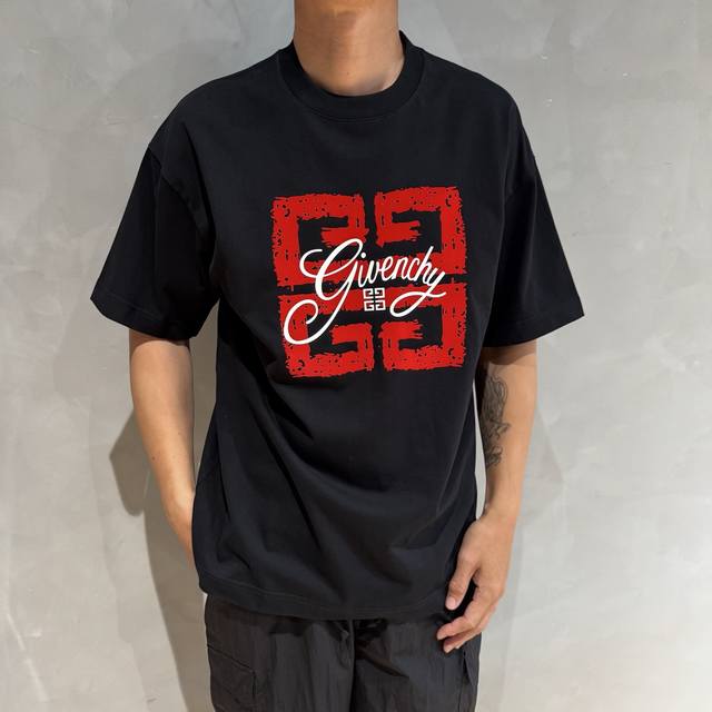 Gvc夏季短袖采用优质棉质面料 亲肤舒适 版型完美 百搭款 Logo设计别具一格 上身效果潮流时尚活力满满 码数 S-2Xl 高端货品