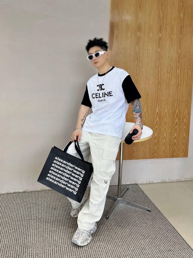 塞林 拼接新款字母印花双层重工短袖T桖 字母图案不管是T桖还是卫衣都是每年的爆款单品 前幅大面积印花采用大康丽数码印花机直喷 成本极高 经过多次的调试打版图案色