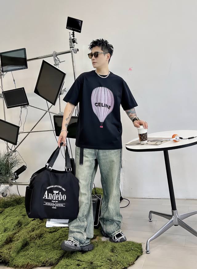 Ce 新款字母印花双层重工短袖T桖 字母图案不管是T桖还是卫衣都是每年的爆款单品 前幅大面积印花采用大康丽数码印花机直喷 成本极高 经过多次的调试打版图案色差还