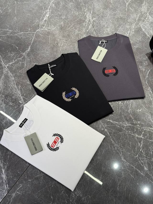 balenciag* 巴黎家25Ss新款背心不同工艺呈现不一样的视觉感受 立体烫画图形设计.品牌字母层叠设计.双面品牌图形搭配.层层有玄机.非常帅的轮廓将纽约式