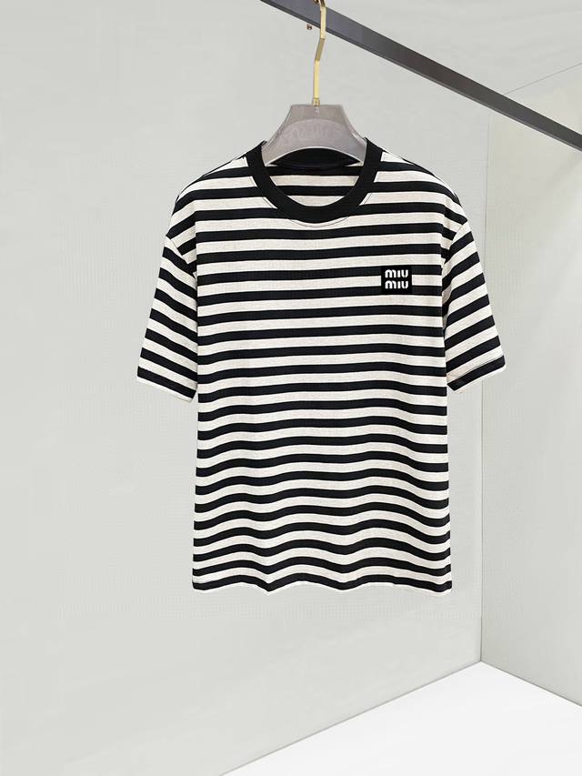 Miu Miu 25官网同步发售 欧美流行趋势 洗水分层工艺 洗水纯棉面料 条纹线条搭配 提升档次 柔软舒适细腻 提升档次 宽松版型更显气质 M-3Xl 下单提