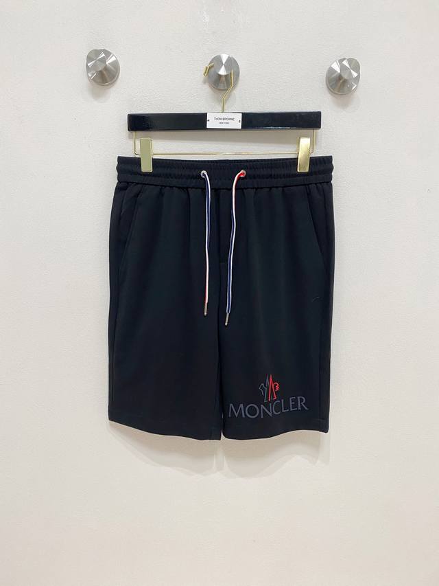 蒙口 三标齐全 2025夏季新款男士休闲短裤 高级定制面料透气面料 透气弹力舒适度极高 细节无可挑剔 顶级辅料配备 原版Logo设计理念 手感细腻柔软 上身版型