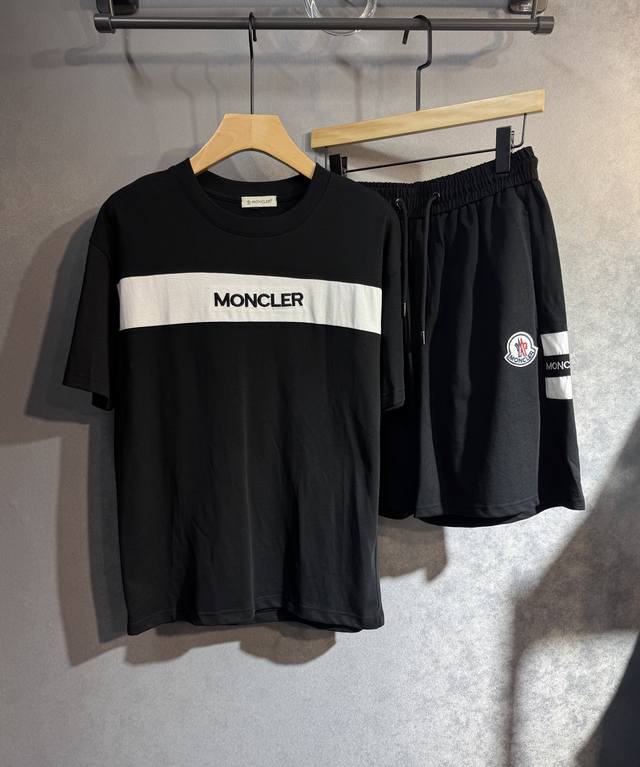 Moncler 蒙口 高端定制套装 节约时间免去搭配烦恼2025春夏新款首发专柜最新款短袖短裤休闲套装 高端订制 设计前卫时尚 品牌Logo重工艺设计 高端定制