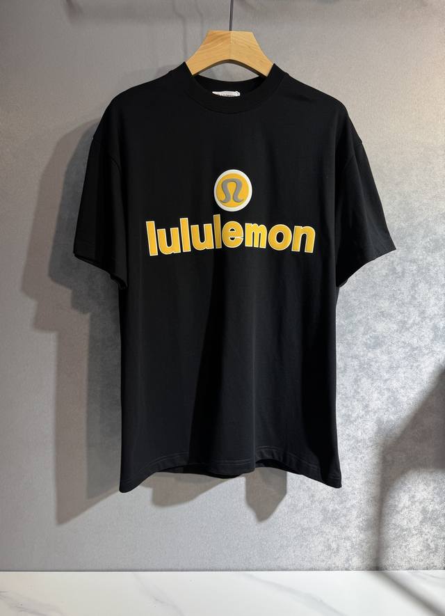 Lululemon 25Ss新款春夏短袖 最高版本客供定制客供260克纯棉面料 简单时尚款 配色超级好看 经典Logo的设计 简单大方的款式 满满的高级感 四季