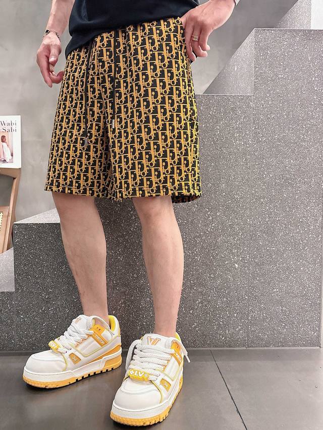 Dior 迪奥 2025春夏新款男士休闲短裤 高端货简洁时尚大方 定制原版进口面料 简洁利落又清爽 顶级辅料配备 三标齐全 原版Logo设计理念 手感细腻柔软