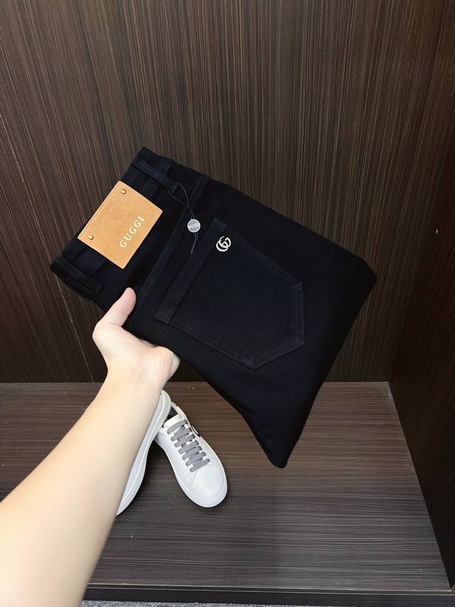 Gucci 古奇 男士丹宁牛仔裤 官宣画册海报穿搭款 客供高级进口的丹宁原色面料 特选日本冈山纯正13Oz 盎司牛仔布料 重磅环保植物酵素水洗工艺 肌理有着淡淡