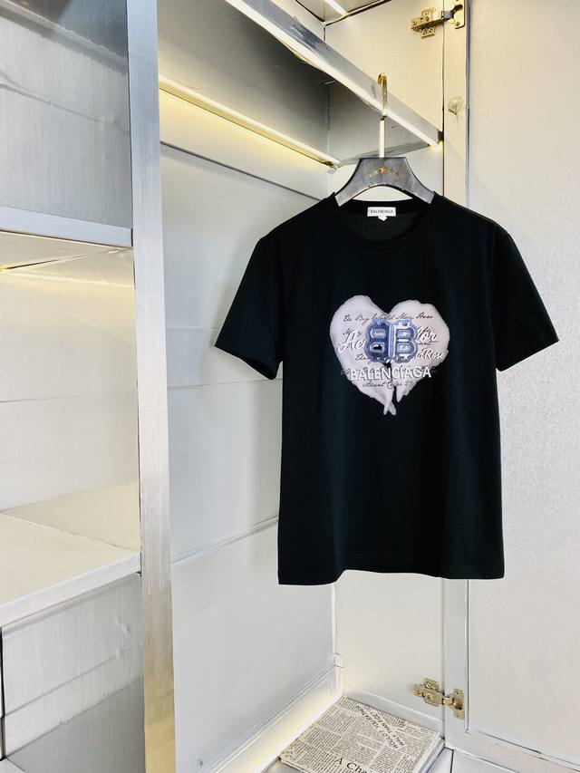 穿240斤 胖子福音 情侣款 码数 M-6Xl 巴黎世家Balenciaga 原单品质 2025最新款 圆领短袖T恤衣服 精选专柜订制顶级双丝光棉进口面料 所有