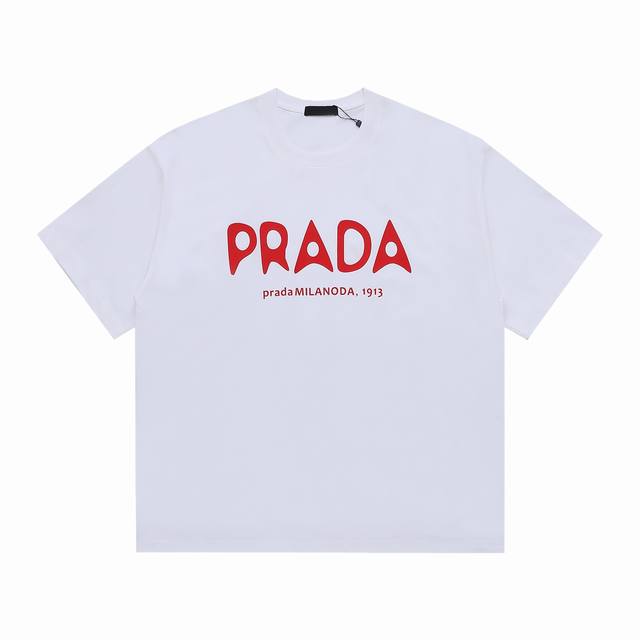prada普拉达硅胶短袖 270棉质宽松版型. 正面硅胶工艺 立体字母硅胶 颜色白色 尺码.Xs.S.M.L