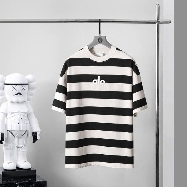 品牌 Alo 季度 2025春夏 颜色 黑白条纹 尺码 S-Xxl 版型 宽松版 短袖T 重量 350克 成分 100%棉 工艺 激光浮雕烫花 p.S 高克重宽
