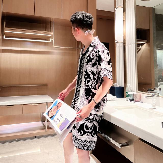 派家原创 新款上市 范家 爆款高端家居服套装 短袖短裤 男女同款 采用高定韩国丝面料 上身效果舒适 尺码M 3Xl 真丝产品切勿机洗 建议手洗或者洗衣袋洗