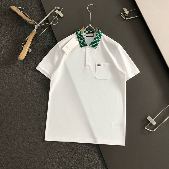 Gucci新款polo- 2025春夏经典领口提花口袋刺绣polo短袖 精致工艺专柜面料 顶级元素融合打造 经典短袖3标齐全 潮男时尚 码数 M-3Xl