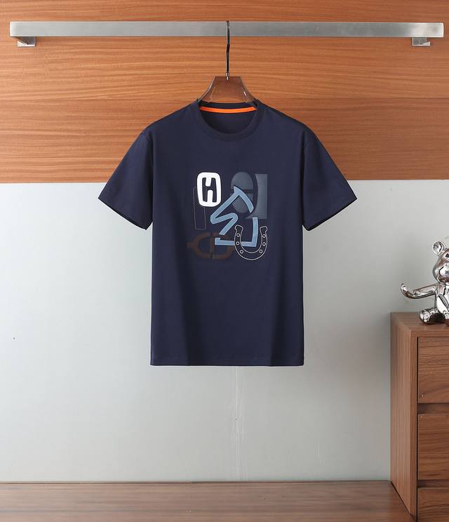 爱*仕 He*M S 2025春夏 柜在售 Metallerie Au Carre 皮绣点缀圆领短袖T恤衫 年年经典 羊羔皮绣点缀设计 丰富而有层次的细节质感