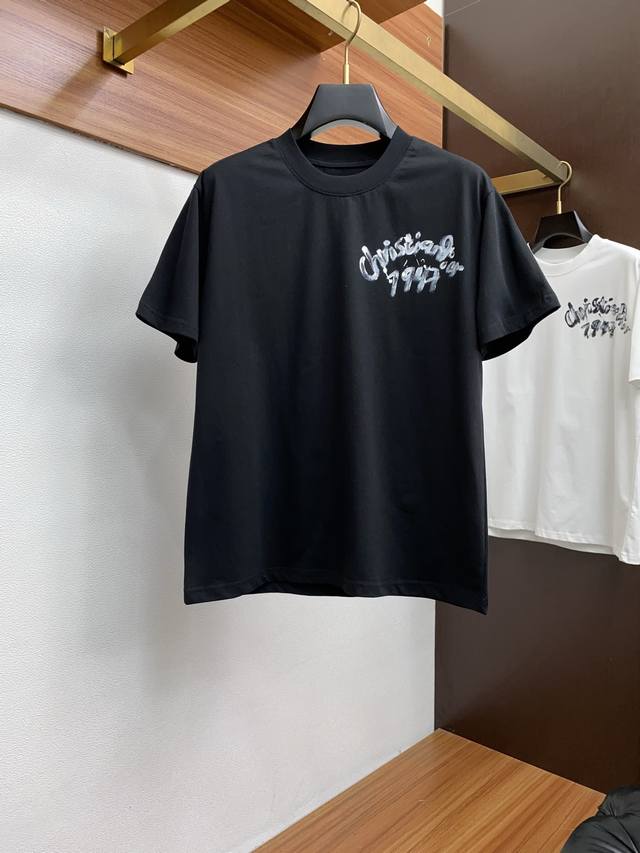 迪奥 S-3Xl 微阔版 2025Ss春夏新款 Ss新工艺Logo高品质纯棉质阔版圆领男士短袖T恤 新季新推系列将手绘巧妙融入设计 塑就一系列充满复古风情的运动