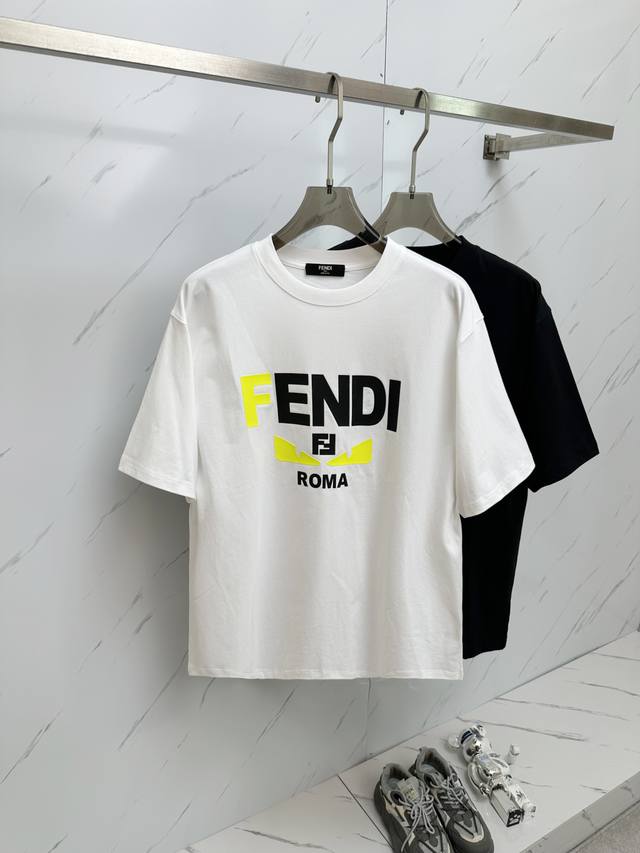 Fd 2025春夏新款男士圆领短袖T恤 专柜同步售卖 高端品质 高版本 经典字母Logo设计 定制进口100%纯棉面料 手感柔软细腻 穿着亲肤舒适又透气 休闲又
