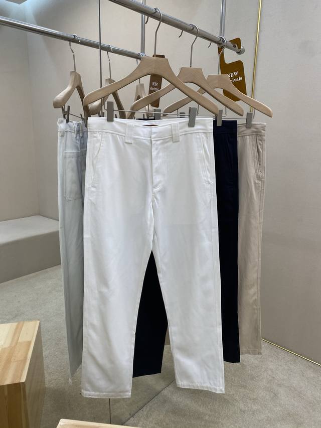主推 zegna25Ss新款棉 天丝工装长裤 这款从硬朗利落的实穿长裤中汲取灵感 采用宽松版型设计 尽展不凡时尚态度 采用质地柔软的天然材质混纺面料 造就焕然一