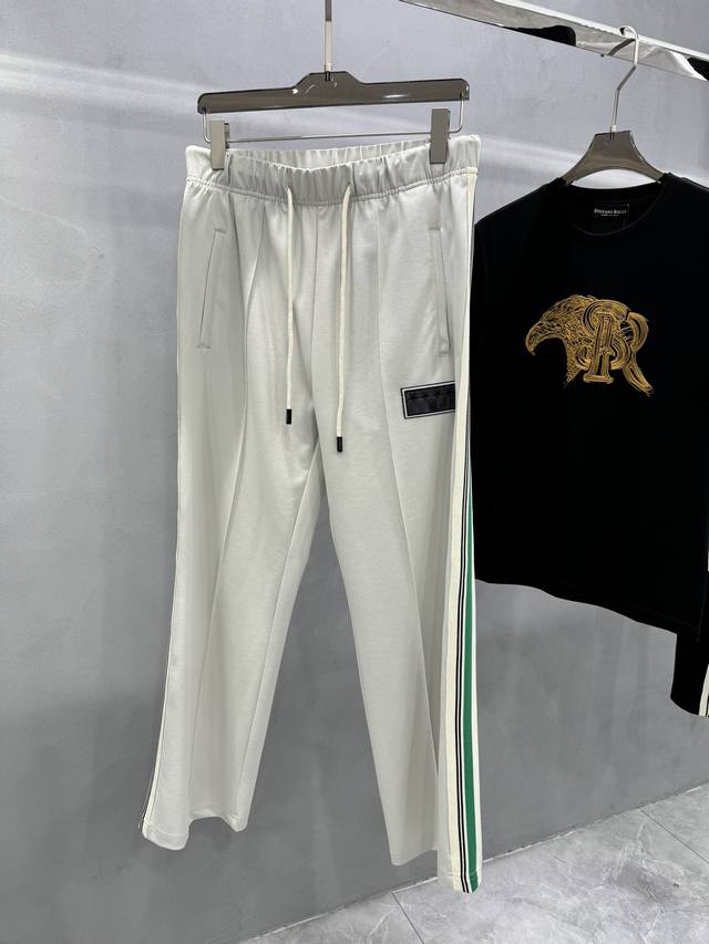 givench*纪梵-希2025Ss 春夏薄款裤 .超级无敌大爆款驾到 立体直筒裤 立体修身设计 打造出清爽利落的休闲风格 配以品牌经典织带设计 更添时尚风采