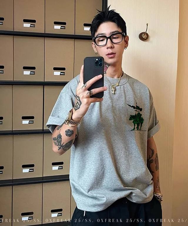 短袖 短裤 bbr*巴宝莉*新款T恤推荐 可搭配套装.男女同款 胸口经典战马印花视觉冲击力时尚感强 高温烫画工艺.采用 G纯棉质地.手感舒适透气.三标齐 颜色