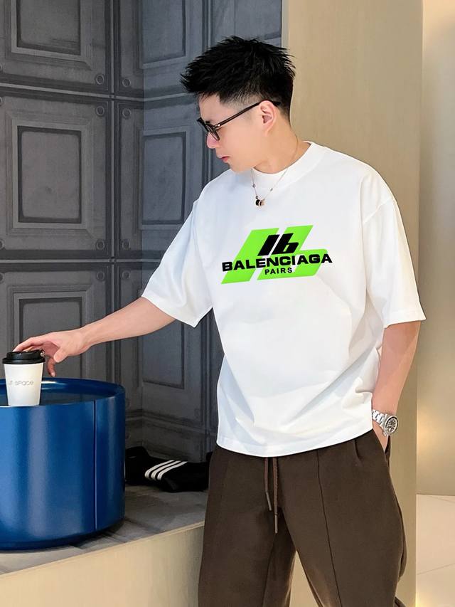短袖 短裤 Balenciag*巴黎世*25S新款T恤.男女同款推荐 G纯棉面料 柔软舒适.透气吸汗.上身舒适.轻松驾驭......胸前采用撞色荧光绿色彩搭配设