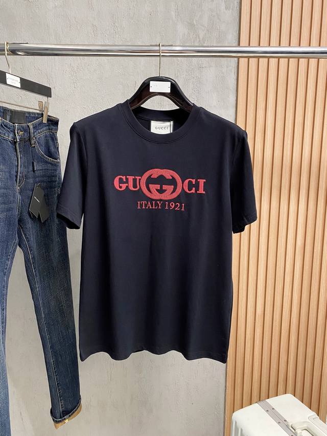 古*Gucci 25Ss春夏新款首发专柜最新款短袖圆领T恤 高端订制 设计前卫时尚 品牌Logo重工艺设计 高端定制240克面料.手感柔软.穿着舒适.专柜级别精