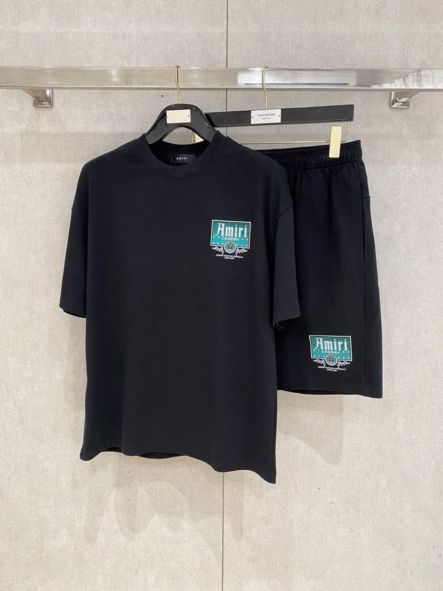 25Ss Amiri 艾米尔 重磅圆领短袖T恤短裤套装 选用 克双纱平织棉面料打造 立体印花工艺 男女同款 码数 S-Xl 颜色 黑 白 尺码表 上衣 s 胸围
