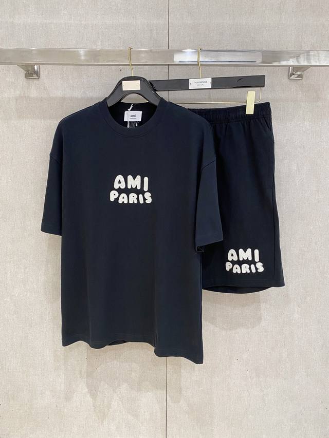 25Ss Ami Alexandre Mattiussi 重磅圆领短袖T恤短裤套装 选用330克双纱平织棉面料打造 重工刺绣工艺 男女同款 码数 S-Xl 颜色