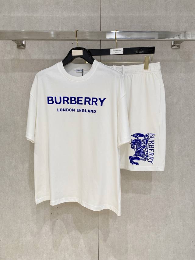 25Ss Burberry 巴宝莉 重磅圆领短袖T恤短裤套装 选用 克双纱平织棉面料打造 重工刺绣工艺 男女同款 码数 S-Xl 颜色 黑色 白色 花灰色 尺码