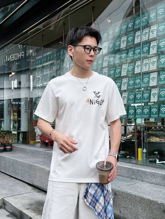 Louis Vuitton路易威登独家专供新款原单男士休闲短袖 高端定制 高版本 时尚百搭爆款进口面料 手感超柔软细腻 穿着亲肤舒适 高端精品 代工厂p精细做工