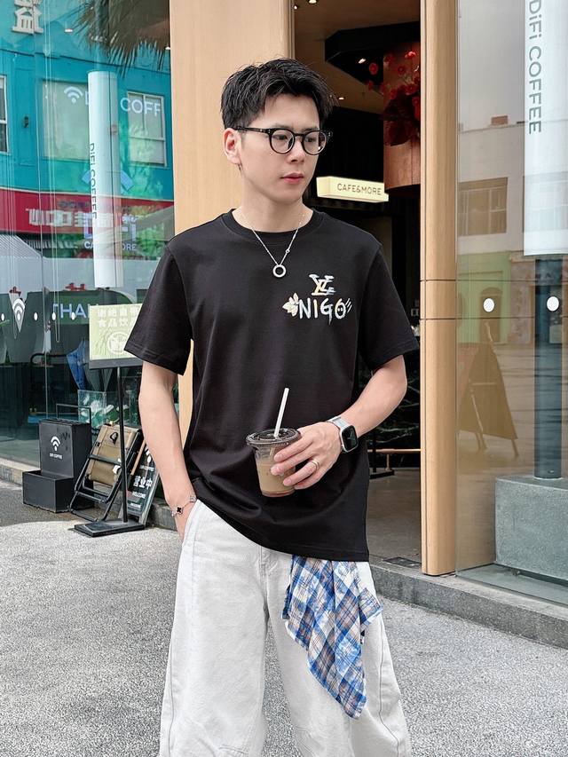 Louis Vuitton路易威登独家专供新款原单男士休闲短袖 高端定制 高版本 时尚百搭爆款进口面料 手感超柔软细腻 穿着亲肤舒适 高端精品 代工厂p精细做工
