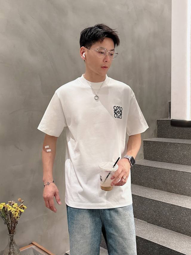 罗意威 2025春夏新款男女同款短袖T恤 定制专属纯棉面料 定制原版工艺螺纹 胸前重工字母Logo工艺设计 简约大方 从容百搭 档次极高 完美融入时尚还有风情感