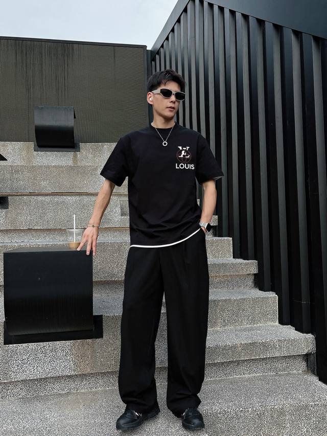 Lv 2025春夏新款男女同款短袖T恤 定制专属纯棉面料 定制原版工艺螺纹 胸前重工字母Logo工艺设计 简约大方 从容百搭 档次极高 完美融入时尚还有风情感一