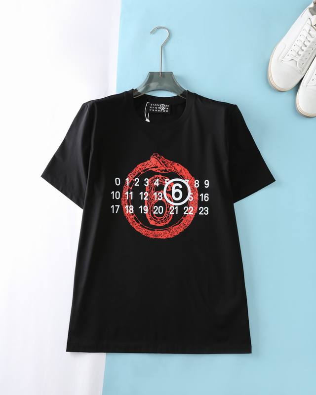 Mm6 Ss夏季新品 男士经典数字6印花徽标时尚休闲圆领短袖T恤 易公司稀出 同步Gw发布 比利时高奢潮牌驾到 Ins人气爆款登录 经典数字印花点缀 打造潮流高