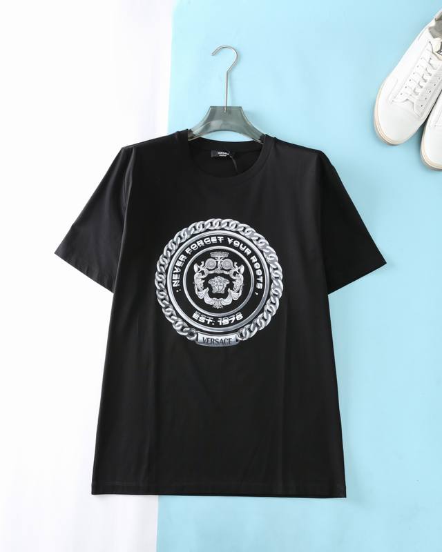 Ver*思者 25Ss春夏新款高支丝光棉圆领短Tee 男士经典Medusa印花图案时尚休闲短袖T恤衫 贸易公司渠道稀出 同步Gw发售 该单品延续了品牌一贯的风格